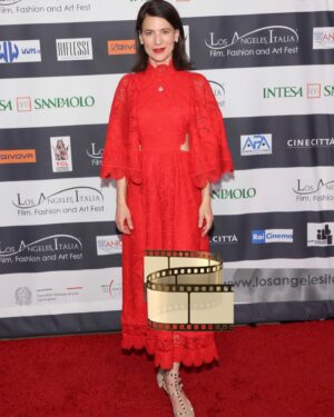 Perrey Reeves Instagram - I had the honor to attend the premiere of The Italians at #theitalianfilmfestival on Monday night. @michelledannerla did an amazing job starring in and directing this wonderful heartfelt and fun movie! I am proud of my work in it and all of the cast and crew @robestes8 @luchardii @daviddeluise amount others! Plus I got to wear my favorite dress @thealist.us @farmrio and new jewelry @talismania.jewelry @thehopibag ❤️