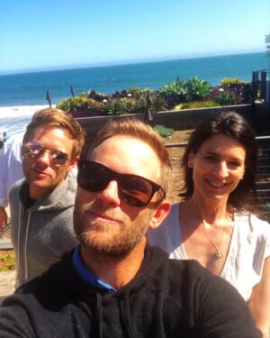 Perrey Reeves Instagram - When you marry a person who’s last name is Fox, you become obsessed with foxes!! @thehopibag @staranimalsundays I love my fox necklace!