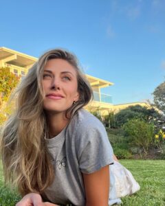 Perry Mattfeld Instagram - Thank you, Murphy, for helping me with my confidence. For teaching me how to use my voice. To be more comfortable in my own skin. Thank you for being the strong woman you are, & for always being unapologetically, you.