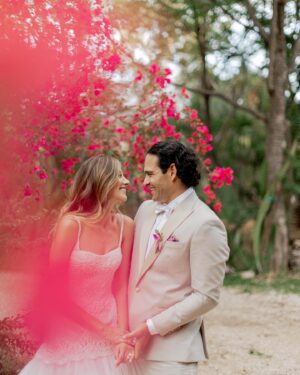 Perry Mattfeld Instagram - Exclusive: Actress @perrymattfeld wed football star and current @nfl analyst @mark_sanchez during a magical weekend affair in #Oaxaca. The bride, whose resume includes @cwinthedark and @shameless, wore a custom @karensabagbride gown to say "I DO" on the steps of a 16th-century colonial monastery. 222 of their closest loved ones joined in celebrating the pair who chose #Mexico to honor their Mexican descent. #caratsandcake
📷: @diegopadillaweddings
📋: @verovivaseventos
💐: Carlos Guzman Designs
📍: Casa dos Lagos (reception)
👰‍♀️: Custom bridal by @karen.sabag for @karensabagofficial
💄: @makeupartisthannah
🤵‍♂️: @chookhare (custom)
👗: Custom bridal by @karen.sabag for @karensabagofficial
💌: @every.little.something and @kellykristindesign
🎥: @joshmarttin
🎤: Eddie Sumlin (DJ), Leslie Powel (singer), and Seth Cook (singer)