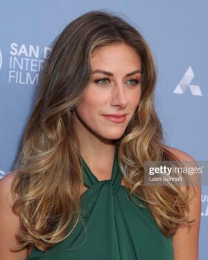 Perry Mattfeld Instagram - #MendingtheLine was honored last night for giving a voice to our veteran heroes dealing with PTSD. Very proud to be a part of this story 🌟

@deptofdefense 
@marines
@deptvetaffairs 
@warriorsandquietwaters