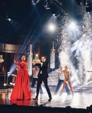 Petra Mede Instagram - Tack, tack tack för all kärlek och respons ❤️❤️❤️ 
Tack dansare, tävlande, musiker, sångare, ljus- och ljudproffs (för det är väl era titlar), stylist, sminkörer, frisör, produktionsproffs i alla led, deltagaransvarig, catering, studiokvinna, jury, manusförfattare, producent, exekutiva sådana, redaktör, bildproducent, stickainäsanproffs, parkeringsansvariga, rösträknare, i slagsproducent och såklart världens bästa David Lindgren. ❤️ 

Tack @tildedepaula och @davidhellenius för all pepp. ❤️❤️

Nu ska jag försöka tagga er alla. Det blir en full arbetsdag med min teknikskills. Jag tar det peu à peu.

@thedavidlindgren @keyyo @suzanneaxell @hedlund_hanna @uppdragdansning @davidwatsondance @malinwatson @filiplamprecht @tobiaserikkarlsson @micheltorneus @tobiasbader @tobiaswallin1 @hugogustafsson @dermotclemenger @anisdondemina @wilsonanndance @tony_irving_ @sarihamsho @connybackstrom @themartinmelin @lagertrad @carolaofficiell @carolaotobias @fiafang @jossihellstrom @johansandklef @jfer.mel @ida.lanto @sarabiderman mfl, mfl.
❤️❤️❤️❤️
