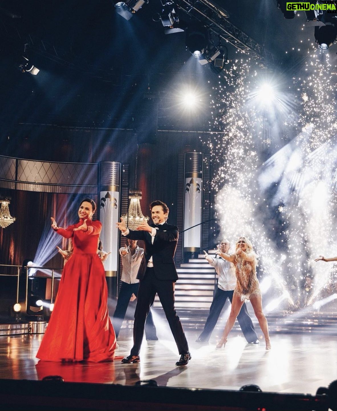 Petra Mede - 3.3K Likes - Tack, tack tack för all kärlek och respons ❤️❤️❤️
Tack dansare, tävlande, musiker, sångare, ljus- och ljudproffs (för det är väl era titlar), stylist, sminkörer, frisör, produktionsproffs i alla led, deltagaransvarig, catering, studiokvinna, jury, manusförfattare, producent, exekutiva sådana, redaktör, bildproducent, stickainäsanproffs, parkeringsansvariga, rösträknare, i slagsproducent och såklart världens bästa David Lindgren. ❤️
Tack @tildedepaula och @davidhellenius för all pepp. ❤️❤️
Nu ska jag försöka tagga er alla. Det blir en full arbetsdag med min teknikskills. Jag tar det peu à peu.
@thedavidlindgren @keyyo @suzanneaxell @hedlund_hanna @uppdragdansning @davidwatsondance @malinwatson @filiplamprecht @tobiaserikkarlsson @micheltorneus @tobiasbader @tobiaswallin1 @hugogustafsson @dermotclemenger @anisdondemina @wilsonanndance @tony_irving_ @sarihamsho @connybackstrom @themartinmelin @lagertrad @carolaofficiell @carolaotobias @fiafang @jossihellstrom @johansandklef @jfer.mel @ida.lanto @sarabiderman mfl, mfl.
❤️❤️❤️❤️