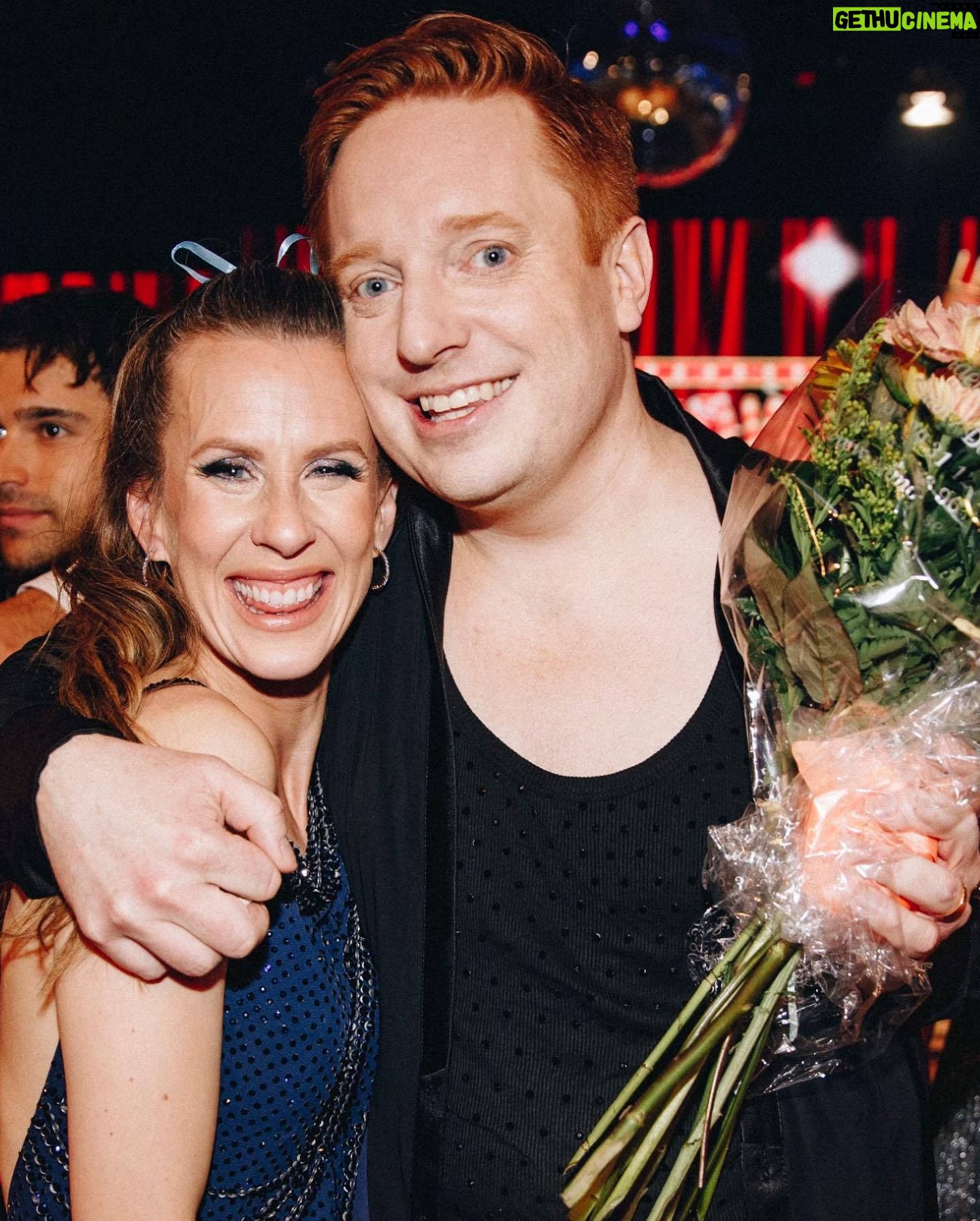 Petra Mede - 3.5K Likes - Tommy Körberg! @tommy.korberg !Vad gjorde vi utan dig! Tack för att du förgyllde hela kvällen ✨✨✨✨
@tv4letsdance
Och fina @markusgranseth och @ceciliaehrlingdanermark vilken fröjd att få ha delat dessa veckor med er. Vilken dansglädje i ordets rätta bemärkelse. Och gårdagens dans var så sublim och ett värdigt avslut på er underbara ”let’s dance-resa”.
❤️
Men som vanligt, alla glömmer lilla mig och min alltid lika lyckade look:
Klänning: @zaminascillasdotter
Smycken: @lwljewelry
Skor @sania.dmina @glammed.by.caroline
Manus: @mickemartensson #FredrikBerger
Och så hela kören som tog stämmor igår. Samtidigt som ni råddade hela sändningen!
👏👏👏👏👏
Jesus Christ, var den här kvällen var stjärnspäckad. Knockad av @peterjoback och @ola_salo
En av dem lovade mig en biljett till premiären. #jesuschristsuperstar ⛪️
Och sist men störst @thedavidlindgren
Min beundran för dig är utan slut!
En sån enastående dansare, sångare och artist du är. Och dessutom en av de roligaste jag vet. ❤️❤️❤️
