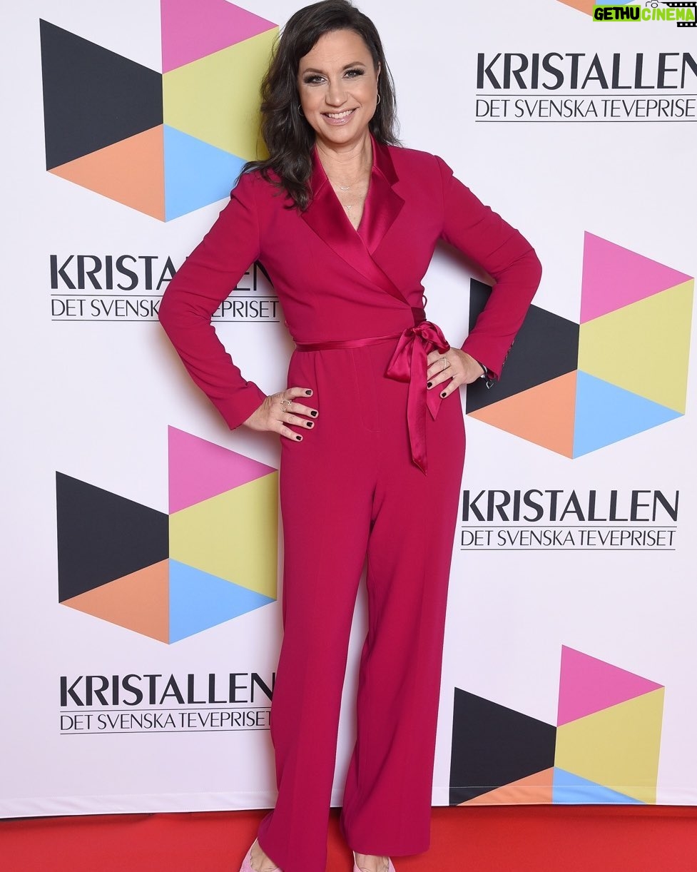 Petra Mede - 2.2K Likes - Last night at Kristallen
Stort tack @sarabiderman för styling 🌟 foto karintornblom