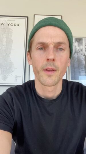 Petra Mede Instagram - Jag ville ligga lågt med min födelsedag.
Men hey, David ville annorlunda 
@thedavidlindgren ❤️