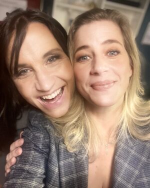 Petra Mede Instagram - Anna min Anna! Ditt lilla geni!
Vad ska vi hitta på härnäst? ❤️ 
@anna.granath #50/50 @scalateatern