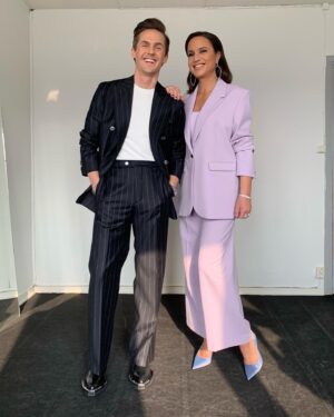 Petra Mede Instagram - Let’s dance forever.
Älskar produktionen och hela teamet. Alla dansare och underbara, modiga deltagare. ❤️❤️
Stylist @sarabiderman 
Smink @connybackstrom 
Hår @gustav.lagertrad 
Naglar @fridaselkirk 
Smycken @lwljewelry 
Stylistassistent @sarahhjanina 
Kostym @samsoesamsoe 
Skor @zara