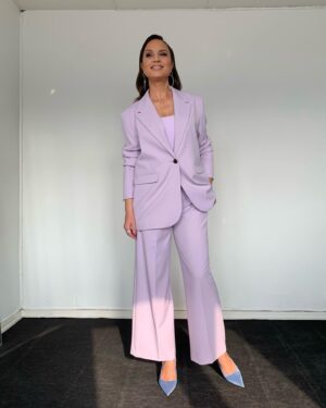 Petra Mede Instagram - Let’s dance forever.
Älskar produktionen och hela teamet. Alla dansare och underbara, modiga deltagare. ❤️❤️
Stylist @sarabiderman 
Smink @connybackstrom 
Hår @gustav.lagertrad 
Naglar @fridaselkirk 
Smycken @lwljewelry 
Stylistassistent @sarahhjanina 
Kostym @samsoesamsoe 
Skor @zara