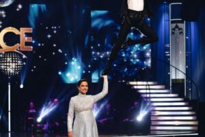 Petra Mede Instagram - Tack för igår. @thedavidlindgren lyfter alltid mig så nu var det min tur att lyfta honom.
 
Tusen tack @cissivonderesch och @hugogustafsson för era underbara danser. Ni blir saknade 💜

Tack också manusförfattarna @mickemartensson och Fredrik Berger. 

Styling: @ann_astrom & @annacarolinakarlsson 
@glammed.by.caroline 
Klänning: @felicialindback_couture
Smycken: @olelyngaardcopenhagen
Skor: @sania.dmina 

Ha en fin söndag🌞