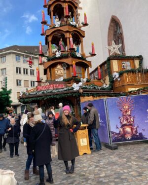 Petra Nesvačilová Instagram - Náš čas 🙏❤️🙏 drahé tety a já & mamka #familytime❤️ #switzerland 🎄🎁🌲✨🏔️✈️