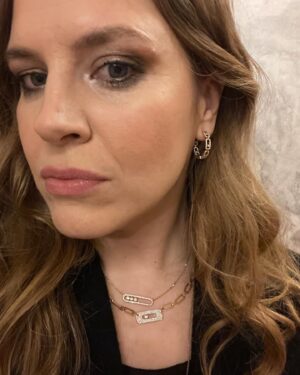 Petra Nesvačilová Instagram - Premiéra @aristokratkavevaru byl to úžas ✨✨✨ děkuji hlavně moji milované @mariakohutik za překrásný outfit 🤍🤍🤍 šperky @messika ✨ kabelka @bulgari ✨ sako @michaelkovacik, make-up & vlasy božská @hristinageorgievska děkuji 💋. Děkuji za krásný večer všem kolegům a kamarádům a mé rodině. A Vám krásný den 💋💋💋 #premiera #film
