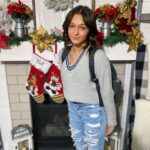 Peyton Evans Instagram – First day at new Jr High. Gotta love my hugs from my kitty cat Damon. 
Fit: @americaneagle #peytonkaye #americaneagle