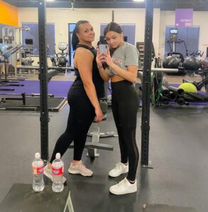 Peyton Evans Instagram - Much Needed! Not having dance since October has put me in a funk. Today my mom texted me and asked if I wanted to go to the gym with her. (Her first time back post op) felt so good to be out of the house! Hopefully soon I can get back into classes (waiting for openings 😭) #peytonkaye #momdaughterduo #gym #anytimefitness