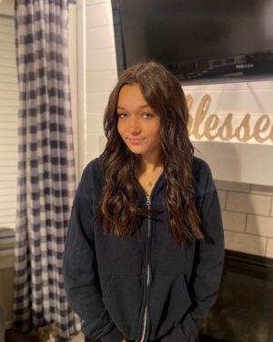 Peyton Evans Instagram - Mom let me have my birthday present early! Love my extensions by @hairby.talya #peytonkaye