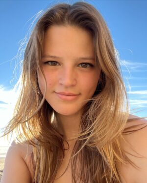 Peyton Kennedy Instagram - basic beach 👙 #valentinesday