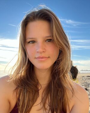 Peyton Kennedy Instagram - basic beach 👙 #valentinesday