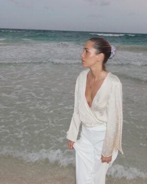 Pézie Beaudin Instagram - les plages ici sont out of this world