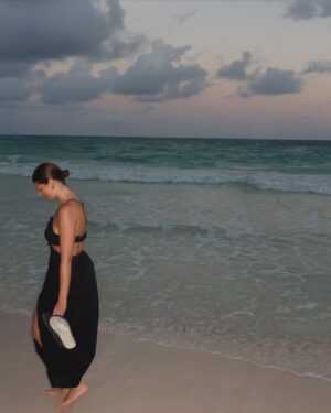 Pézie Beaudin Instagram - les plages ici sont out of this world
