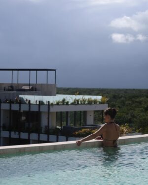 Pézie Beaudin Instagram - tulum / les premières journées / slow living / relaxer au airbnb / marcher un peu dans les "rues" avoisinantes