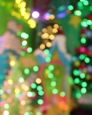 Pézie Beaudin Instagram - 🎄CONCOURS TERMINÉ MAGASINAGE PLACE DE LA CITÉ 🎄

Je suis allée faire un tour au Village du Grincheux (j’adooooore le Grinch) à la @placedelacite et l’espace est tellement féérique! Vous devez absolument faire un tour, c’est magique! 

Tu aimerais gagner une carte-cadeau de 200$ à dépenser à la Place de la Cité et, par le fait même, venir visiter le Village du Grincheux? Et bien, c’est juste ici! 

Comment participer : 

1. Suivre @placedelacite et @pezie.beaudin 
2. Tag tes ami(e)s (un commentaire = une participation) donc plus tu commentes, plus tu as de chances de gagner

Bonne chance
Bisous

Le concours se termine le 20 décembre 2023, à 23h59

#pub