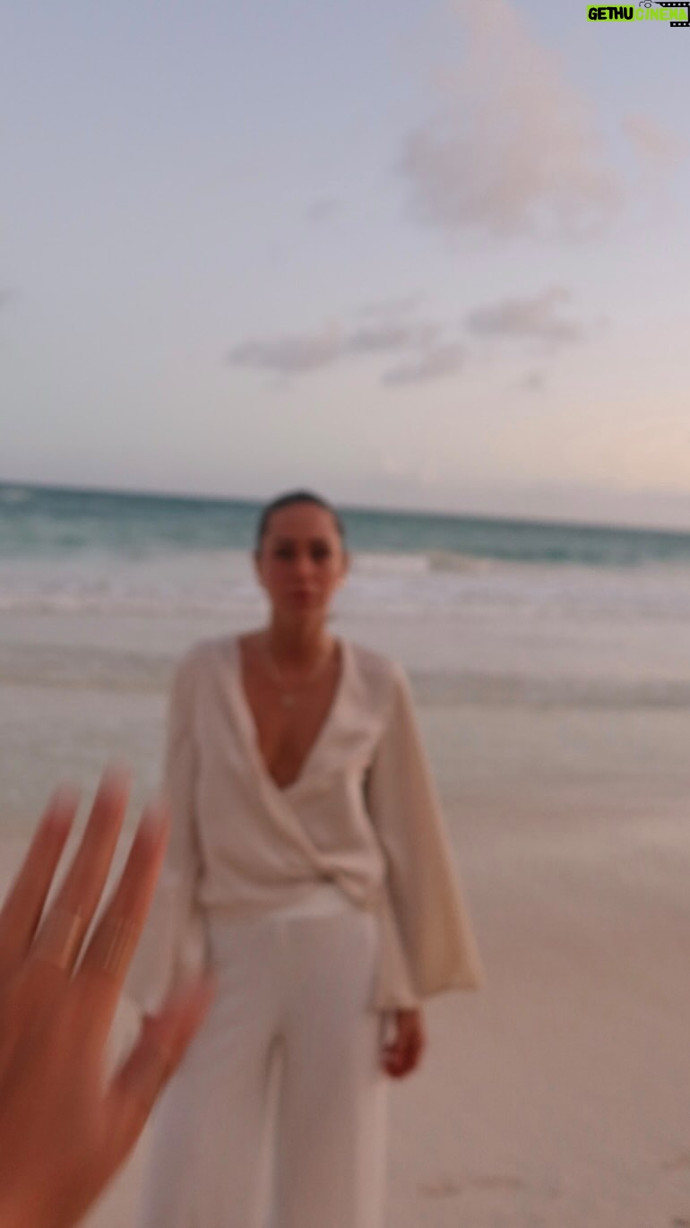Pézie Beaudin - 3 Likes - tulum/ CE QUE J'AI ❤️ ET 💔
❤️ mon vol à 300$ (aller-retour) avec FlairAirline
notre premier airbnb (mistiq temple 2)
: au milieu de la jungle / incroyablement tranquille / café-resto santé délicieux sur place
--- : difficile d'accés / loin de la ville et de la plage
notre première journée à la plage
: dans les plus belle plages que j'ai vue
--- : l'accés est difficile si tu ne connais pas le coin / te charger pour y accéder alors que c'est gratuit