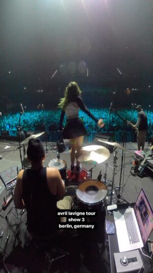 Phem Instagram - on tour with avril lavigne , 5 shows down 13 to go 🎢