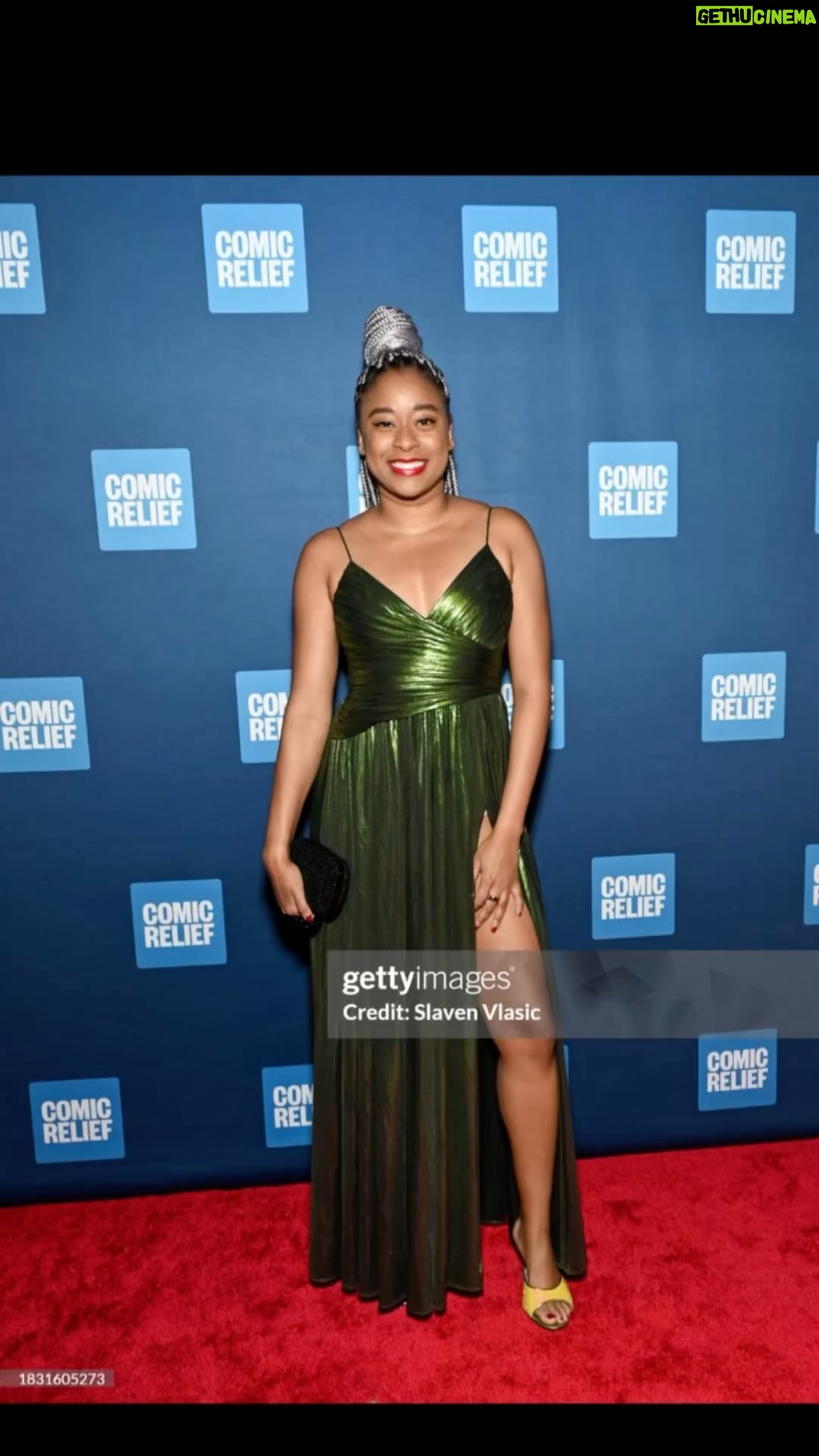 Phoebe Robinson Instagram - #ThotNaysh! I’m a Getty Images heaux today!!! 🤣 A time was had at the first @comicreliefus winter fête gala last night. I was thrilled to be the unofficial MC of the evening. And I got to see da homie @roywoodjr! What a treat! Comic Relief is a wonderful organization that fights intergenerational poverty & social injustice. Support them! They’ve been doing the hard work since the ‘80s! Makeup: Moi! Hair: fresh braids by @sabsthegoodgirl & @aw3_201 and I just threw it in a half up, half down vibe Styling: Moi! 👗: @retrofete 👠: #LeandraMedine 👛: @alexandermcqueen