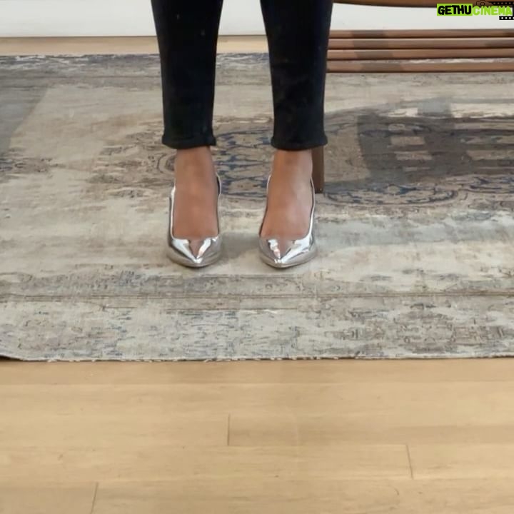 Phoebe Robinson Instagram - london part deux 💂🏾♂️ 1) watching @catherinejoywhite shine during her moderated talk for her book #ThreadOfGold. so thrilled i’m pubbing the book stateside & that she’s a part of the @tinyrepbooks fam. can’t wait for y’all to read the book next year 2) kewl statue I saw in south kensington 3) opera on the street 4) barbie. umm, not me falling asleep during the movie. 🤣🤣🤣. happy for all the success the film has achieved and thrilled for everyone in it, but i do not get the hype at all. 🤷🏾♀️ 5) after a year of DM’ing, finally got to kiki with @sarahniles_. what a delight. what a woman. cannot wait to see what she does next as she dazzles me every time she’s on screen on “ted lasso.” 6) shoes from @reformation. the shape of this heel is to die for 7) hotel room service (brisket sandwich with onion rings) & #ProjectGreenlight. this season was absolutely riveting. chaotic and stressful. loved it! 8) have adored @ananddb ever since we met when he auditioned for “everything’s trash.” lucky to have guy friends like him to remind me of how special i am. 9) lol. no matter where I am, i will find @freepeople 10) went back to @nottinghillbookshop and bought more books. lol. halp! seriously tho, very proud of my book haul