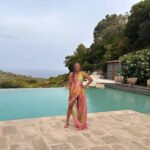 Phoebe Robinson Instagram - #ThotNaysh! Baby’s first @cannes_lions is off to a great start courtesy of @comicreliefus & @pmlondon! Serving couture titty realness while at @goalshouse, listening to Danai Guirira & Sabrina Elba drop gems about female empowerment & gender equity. Hair: @sabsthegoodgirl Dress: @retrofete