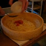 Pile Instagram - . 🇰🇷へ戻る前にチーズCheeseチーズ🧀‼😸🩷 もう何度目になるかな🤍 ここのカルパッチョが大好きで お姉さんとワインと共に美容の話をしながら🥂 チーズの中で作ってくれるパスタが クリーミーチーズ明太子パスタに変わってたの🥺 前のカルボナーラもおいしかったんだけど たらこパスタペロリでした🥺🩷 ワインもたくさん種類あるので おすすめです🩷是非言ってみてね🤍 デートの方も多めだよ😸🩷😸 #Cheese Tavern CASCINA #恵比寿デート #恵比寿グルメ #炎のチーズパスタ #Cheese Tavern CASCINA #PR #ラクレットチーズ