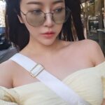 Pile Instagram - . 4枚目、5枚目は苦手な人はみないでね！🩸 １枚目はカムフラージュです。笑 久しぶりに先生に瘀血治療してもらいました✨ . @ishii_yukio ピラティス続けているので肩も大分よくなってたけど、やっぱり久々で瘀血が3回も出ました🩸🤣 チクッくらいで全然痛くないんだよ🤣 瘀血って痛いところとか手術してあまり動かないところなどにとどまるとのこと。 前日ピラティスでしごかれたのですが違うからだの痛みがあって、先生に治療院してもらってマッサージもしてもらったら痛みはとれてちゃんと筋肉痛だけ残りました🤣笑 頬の圧出した時に残った傷跡にも鍼を施してくれて固くなってた部分が平らになったよ。 お母さんはわたしの次だったんですが、お母さんもなかなかの。 血の塊はだしてあげた方がいいな、と毎回来て思ってます🤣 食事なども教えてくださるのでいい時間になってます😌おすすめだよー！！ #南麻布 #広尾 #石井治療院