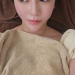 Pile Instagram - . 4枚目、5枚目は苦手な人はみないでね！🩸 １枚目はカムフラージュです。笑 久しぶりに先生に瘀血治療してもらいました✨ . @ishii_yukio ピラティス続けているので肩も大分よくなってたけど、やっぱり久々で瘀血が3回も出ました🩸🤣 チクッくらいで全然痛くないんだよ🤣 瘀血って痛いところとか手術してあまり動かないところなどにとどまるとのこと。 前日ピラティスでしごかれたのですが違うからだの痛みがあって、先生に治療院してもらってマッサージもしてもらったら痛みはとれてちゃんと筋肉痛だけ残りました🤣笑 頬の圧出した時に残った傷跡にも鍼を施してくれて固くなってた部分が平らになったよ。 お母さんはわたしの次だったんですが、お母さんもなかなかの。 血の塊はだしてあげた方がいいな、と毎回来て思ってます🤣 食事なども教えてくださるのでいい時間になってます😌おすすめだよー！！ #南麻布 #広尾 #石井治療院