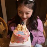 Pile Instagram - @arch__seoul で美女たちにお祝いしてもらいました☺️🤍🩷 お誕生日投稿続いてすみません🥹🩵 コンジュセット（ティアラセット）も初めてで👸 素敵なプレゼントももらって、幸せでした😌🩷🤍 皆との写真が横切れちゃうので載せれなかったけどごはんもおいしくて🩷🩷 いつもありがとう これからもよろしくね、と🌈🩷🩷 気遣いの出来る素敵な女性達に囲まれて🤍🩷 ワインもいただいてありがとうございました🩷🩷 @jeeeun_16 #hbd #bd #birthday #誕生日　#생일 #生日快樂 #archseoul
