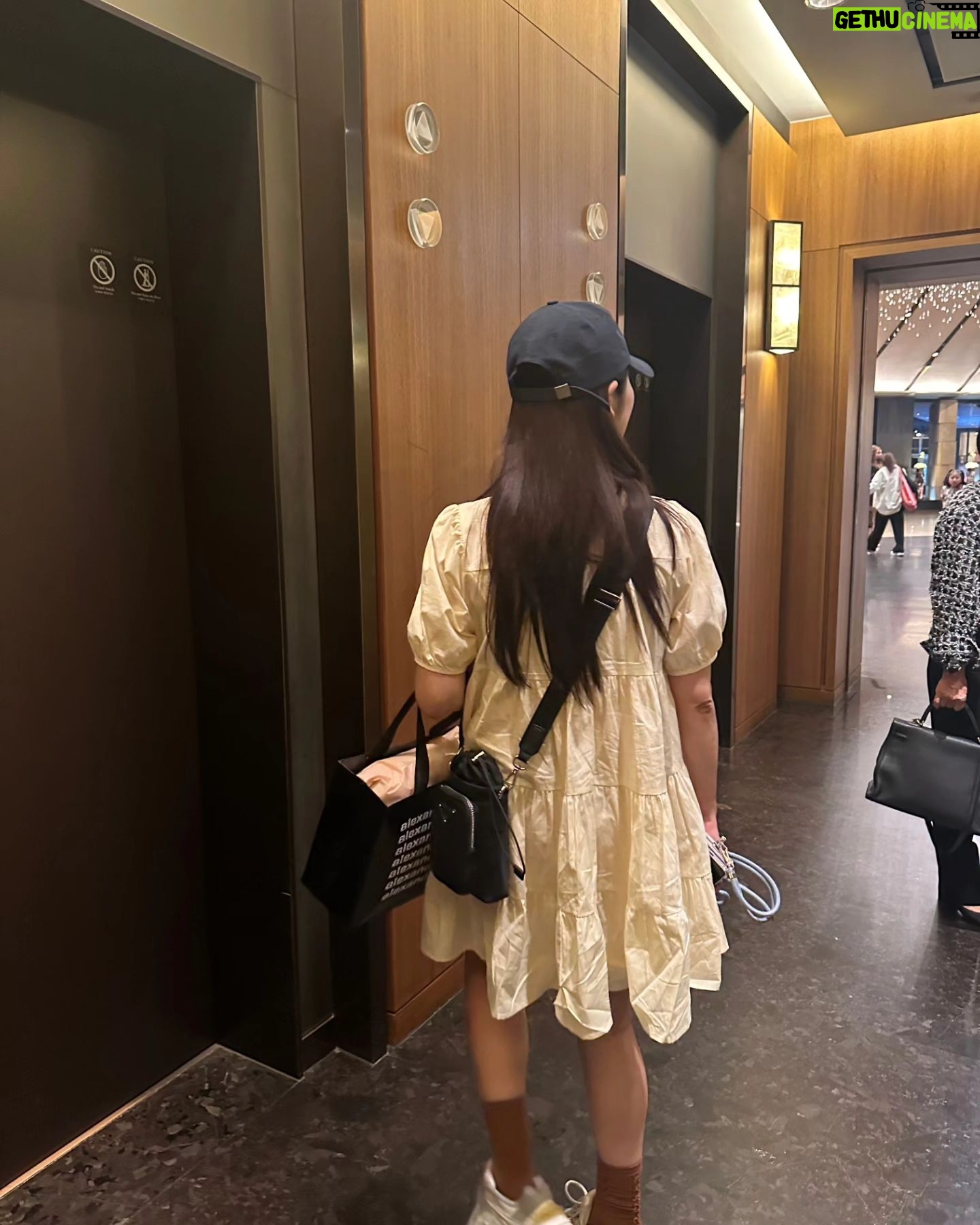 Pile Instagram - . もうほぼ家族みたいなれなと かわいい優しい家族と お誕生日を2回もお祝いしてもらいました❤️ ぴーちゃん、ぴーちゃんて呼ばれてて なんかくすぐったい🤣 皆でTシャツもお揃いでした🤣❤️ ホントにありがとう😆💕