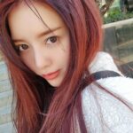 Pile Instagram - . 🌸🍒🍎 綺麗にカラー入った✌️ 4枚目のカラーは15分のみ。 似合うと言われましたが 恥ずかしいのでトーンダウン。 綺麗なダークチェリーブラウンみたいな。 お任せしたらはだの色が綺麗に見える色 おすすめされてこの色が入りました。 まさか、、、偶然、、？ まさか。 30,31日　パシフィコ横浜で お会いしましょう～！🥰 いつもは龍山店ですが @masiondemarshall 今回は江南のほうに✌️ @marshall_nonhyun 선생님 감사합니다 ^^!!🌸 @marshall_jinsoo . . . #Korea #hair #헤어모델 #헤어샵 #ヘアサロン #美容院 #헤어살롱