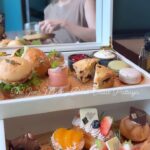 Pimonwan Hoonthongkam Instagram - บ่ายๆ ที่ @thegemspattaya ก็จะเสริฟถึงห้องฉ่ำๆ 🫖🍮🍰 ขอบคุณน้อง 🦓 ทุกคนน่าร๊ากก