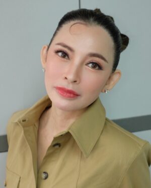 Pimonwan Hoonthongkam Instagram - สวยโฮ่งงงง ต้องยอมคุณเค้า 
แต่งหน้า ทำผม 
ถ่ายรูปแล้วส่งมาให้ลงด้วย 
@building88 💄
@jiwxhair_ 💇🏻‍♀️