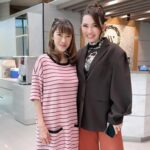 Pimonwan Hoonthongkam Instagram - กราบขอบพระคุณคุณแม่แดง แม่น้องมด (โฟร์ -มด) มากๆเลยค่ะ ที่คิดจะทำ“ดึงหน้าชั้นลึก“ นึกถึงปุ้ยและโรงพยาบาลศัลยกรรมดับเบิ้ลยูเป็นคนแรกนะคะ ๆ ปุ้ยดีใจด้วยที่วันนี้ คุณแม่มีความสุขมากๆนะคะ วันนี้คุณแม่กรอบหน้าสวย ดูเป็นธรรมชาติมากเลยค่ะ สวยเด็กกว่าปุ้ยและเพื่อนในวัยเดียวแล้วนะคะ #เคสพี่ปุ้ยดูแลค่ะ