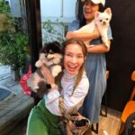 Pimonwan Hoonthongkam Instagram – เจ้ดีใจที่น้องต้าร์ดีวันดีคืน
และตั๊กกลับมามีชีวิตชีวาอีกครั้งนะจ๊ะ ♥️

ต้าร์จ๋าอย่าฉกป้าน๊าาา 😂