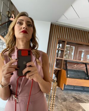 Pınar Çağlar Gençtürk Instagram - Ayneçokbenbe illedebenilledeben🥴 hepaynalaryüzünden