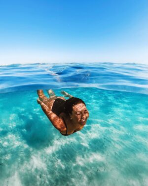Pinelopi Plaka Instagram - Ελεύθερη 💙 
 ____________________________________________________📸 @v.tsakoniatis 

#freedom #free #sea #sealife #blue