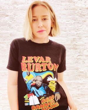 Piper Perabo Instagram - Hey book lovers and advocates for education! I’m teaming up with @MoveOn and @levar.burton to push back against book bans that threaten our right to access diverse ideas. Let’s wear our values and fight for a world where books remain open and minds stay curious. 

Get your tee designed by @alexbnyc today and be part of the movement! LeVarSaysRead.com