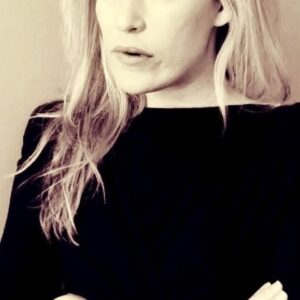 Piper Perabo Instagram - This clip is from  @thewrap‘s LIVE panel discussion today on addressing #gunviolence in TV & film which is presented by @thewrap and @bradybuzz, an organization empowering the creative community in the movement to end gun violence. 

I applaud #MayorOfKingstown for normalizing safe gun storage in a way that supports the character and tension in the story, but also brings awareness.

#showyoursafety