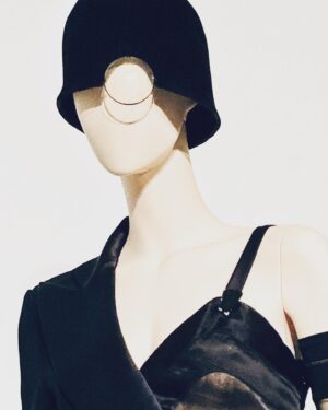 Piper Perabo Instagram - Stunning and inspiring the Thierry Mugler work at @brooklynmuseum 🖤
•
A fashion visionary, Thierry Mugler established himself as one of the most daring and innovative designers of the late twentieth century. As he declared, “I like to say that Thierry Mugler designs are for a better, happier future.”

Thierry Mugler in #Couturissime through May 7, 2023.

An exhibition initiated, produced and circulated by @mbamtl, in collaboration with @muglerofficial. Curator: @thierrymaximeloriot. Our presentation is coordinated by @matthew_yokobosky, Senior Curator of Fashion and Material Culture.

#Couturissime #BrooklynMuseum #ThierryMuglerBkM #Mugler #museum #nyc #art #fashion