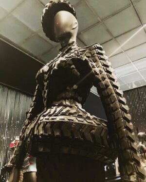 Piper Perabo Instagram - Stunning and inspiring the Thierry Mugler work at @brooklynmuseum 🖤
•
A fashion visionary, Thierry Mugler established himself as one of the most daring and innovative designers of the late twentieth century. As he declared, “I like to say that Thierry Mugler designs are for a better, happier future.”

Thierry Mugler in #Couturissime through May 7, 2023.

An exhibition initiated, produced and circulated by @mbamtl, in collaboration with @muglerofficial. Curator: @thierrymaximeloriot. Our presentation is coordinated by @matthew_yokobosky, Senior Curator of Fashion and Material Culture.

#Couturissime #BrooklynMuseum #ThierryMuglerBkM #Mugler #museum #nyc #art #fashion