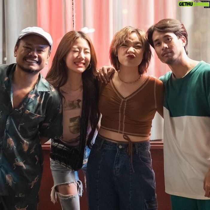 Pitchaporn Kirdpan - 43.1K Likes - จบแว้ว🥹 กับซีรี่ย์เรื่องแรก✨
ขอบคุณพี่ @ninewpinya @jojo_tichakorn มากๆคับ🙏🏻🫶🏻
เวลาไปกองสนุกมาก สนุกทุกรอบที่ไป เม้ามอยกระจาย คิดถึงทุกคนคับ