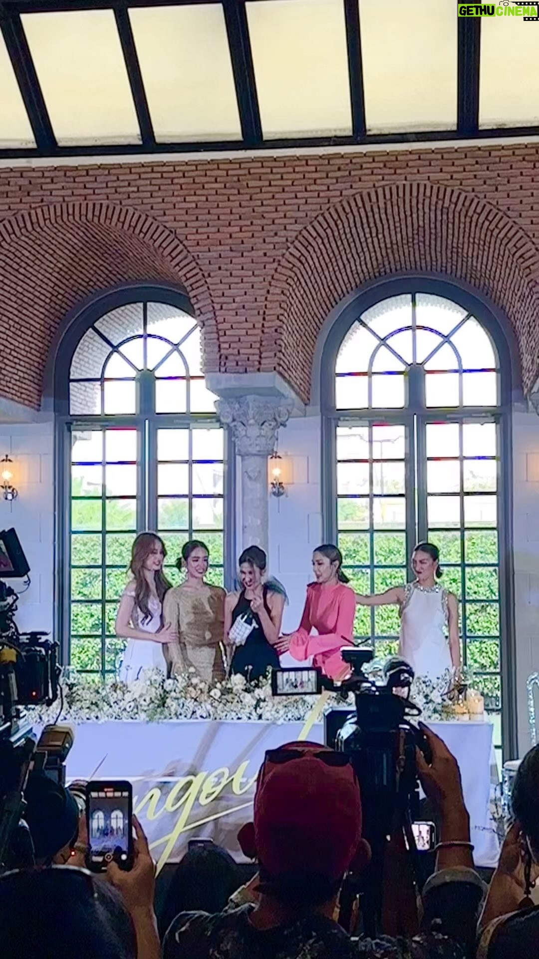 Piyathida Mittiraroch - 3 Likes - Champagne shower🍾💦
