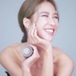 Piyathida Mittiraroch Instagram - ฟังคลิปนี้ จะรู้ว่า พี่ป๊อกรักแบรนด์นี้ และครีมกระปุกนี้เพราะ??? 2 ปีกว่าที่จะไม่หยุดใช้เลย #ครีมหมอกุ้ง #KVKXThailand #ครีมหน้าใสหน้าเด็ก @kvkxthailand @kornvikka