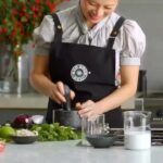Poh Ling Yeow Instagram – I bin busting to reveal my new flavour for the Red Rock Deli Chef Series collection is Chinese BBQ Duck with Hoisin Sauce AND it’s available now ! Go get it peeps – it’s damn dish if I may say so myself 💥😬🫶

@redrockdeli_aus #ad #partner